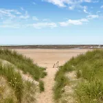 2 Bedroom Cozy In * Heugueville-sur-Sienne