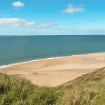 Vakantiehuis 2 Bedroom Cozy In *