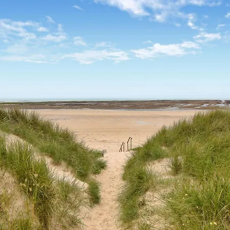 2 Bedroom Cozy In * Heugueville-sur-Sienne