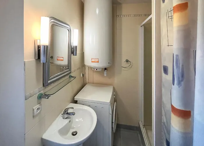 2 Bedroom Cozy In * Heugueville-sur-Sienne