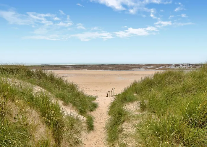 2 Bedroom Cozy In * Heugueville-sur-Sienne